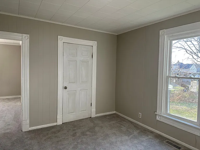 252 E Main St — Photo 18