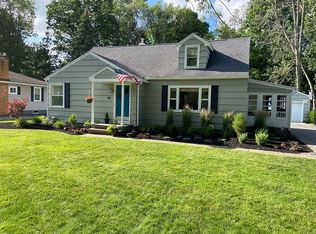 40 Doncaster Rd, Rochester, NY 14623