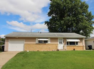 1516 Julie Dr, Bloomington, IL