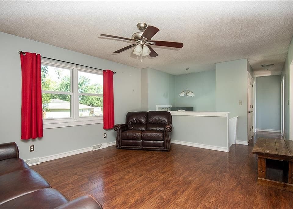 305 Maple Ter, Wellsville, KS 66092 Zillow