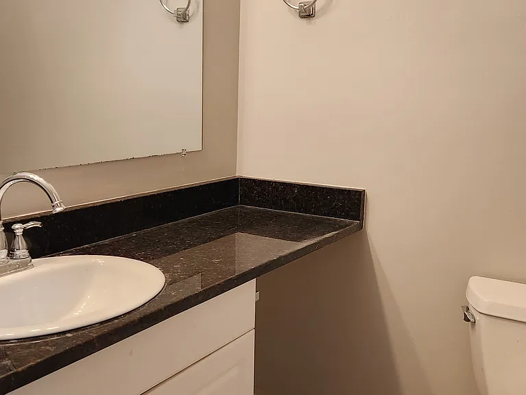 4752 Gainsborough Dr — Photo 2