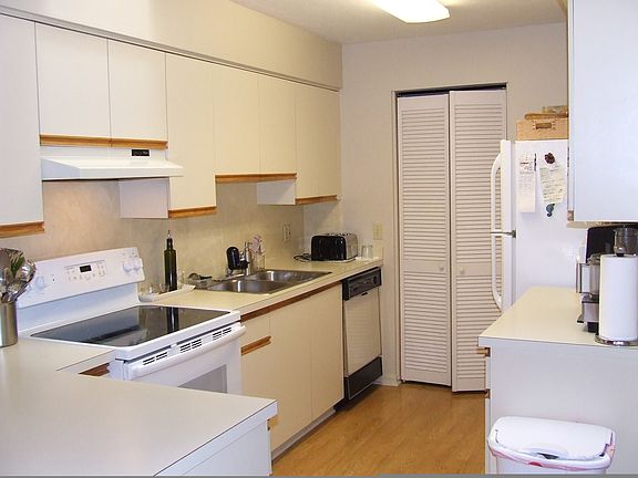 5th image of 651 N Centre Ct SW Unit 12-D