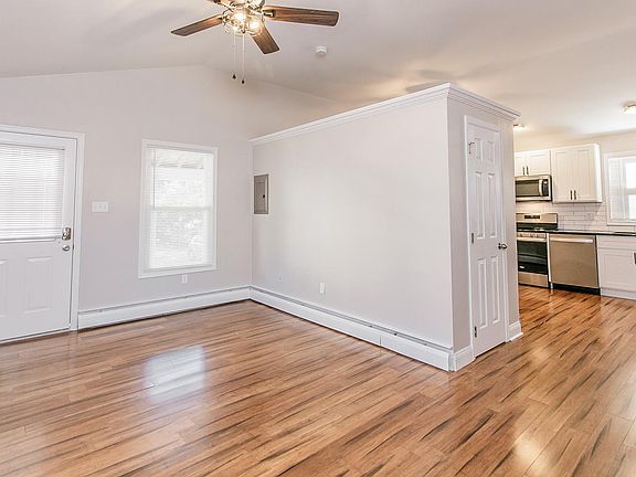 5th image of 237 Franklin Ave #3