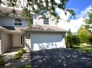 2207 Daffodil Dr, Crest Hill, IL 60403