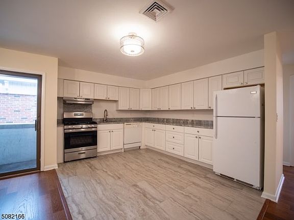 3rd image of 60 1st St APT 1
