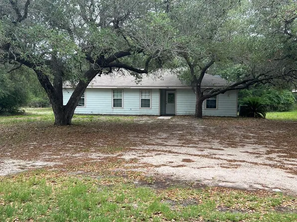 148 Palm St, Rockport, TX 78382