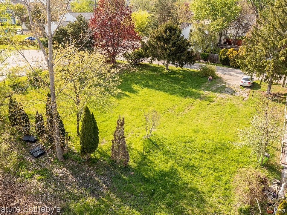 1389 S Cass Lake Rd, photo 2