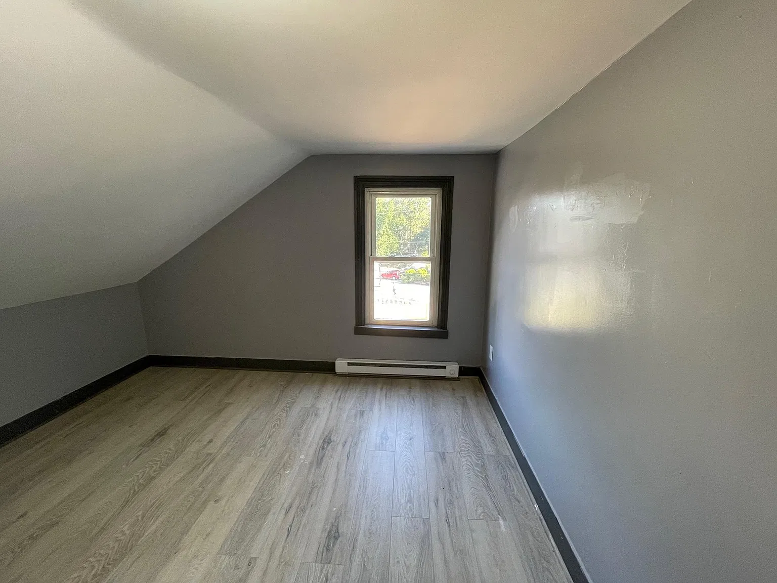 2 bed, 400 sqft, $1,600 — Photo 3