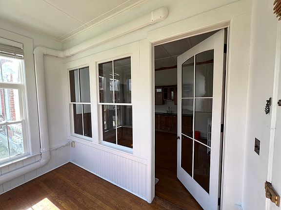 5th image of 819 Main St #D
