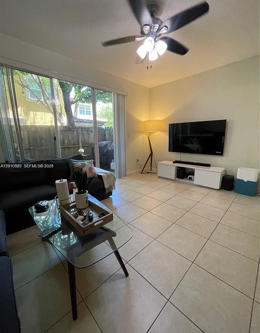The Shores Condo No 1 — Photo 2