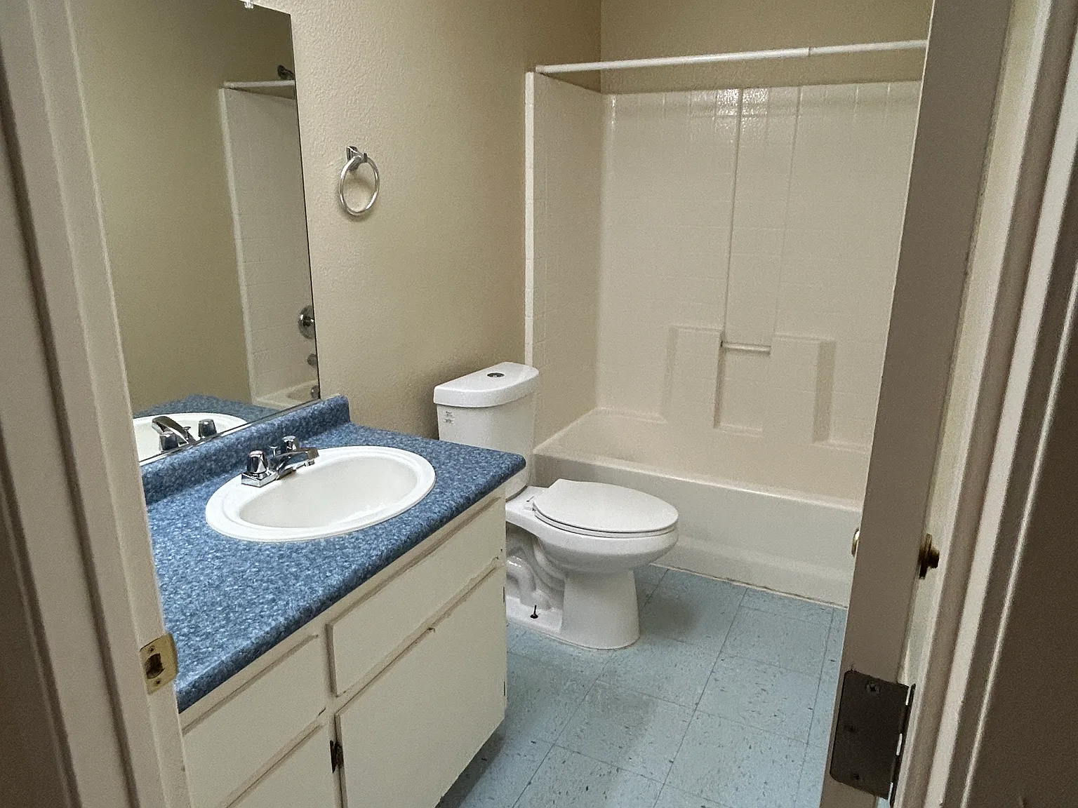 4 bed, 1350 sqft, $2,250 — Photo 2