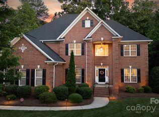 905 Patricians Ln, Wesley Chapel, NC 28110