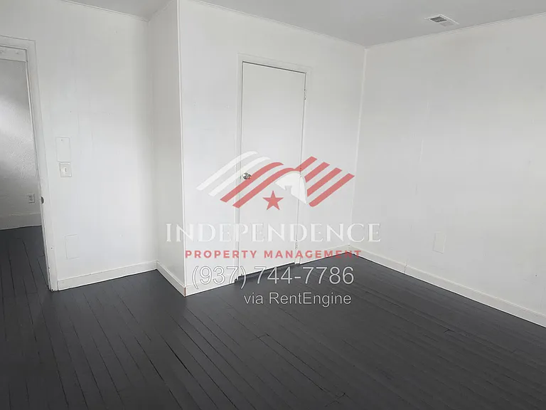 721 E Pearl St — Photo 13