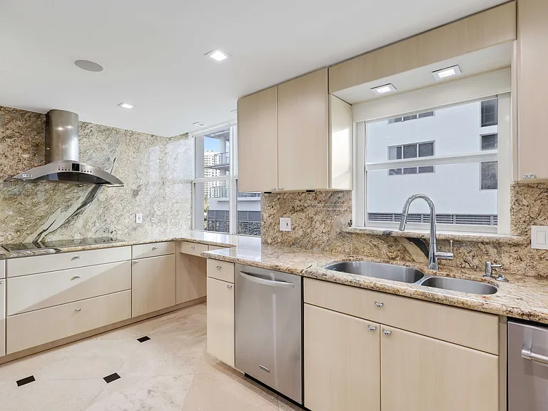 511 Bayshore Dr #401 — Photo 21