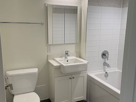 4th image of 1925 Maple St #8