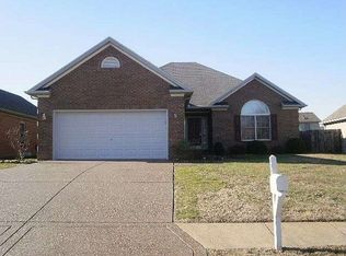 3755 Katalla Dr, Newburgh, IN 47630