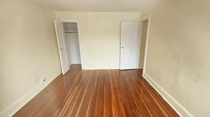 Rented by Halvatzis Realty | media 16