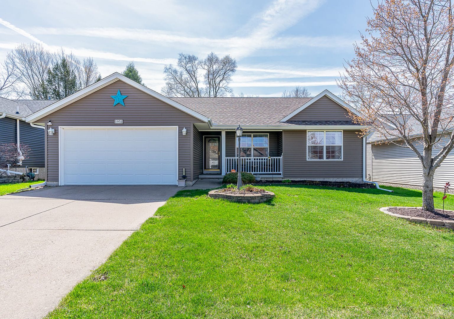 1951 W 59th St, Davenport, IA 52806 | Zillow