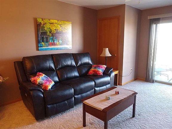 3rd image of 102 Prairie Heights Dr APT 313