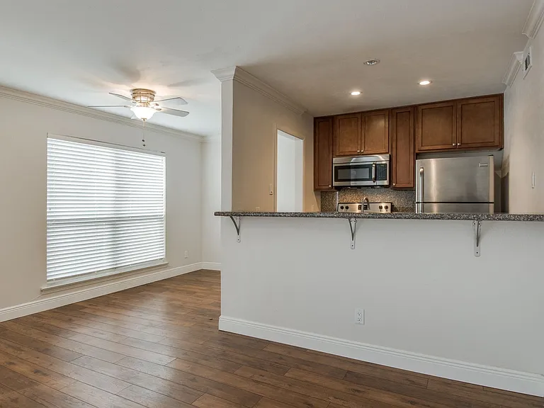 3907 Gilbert Ave — Photo 15