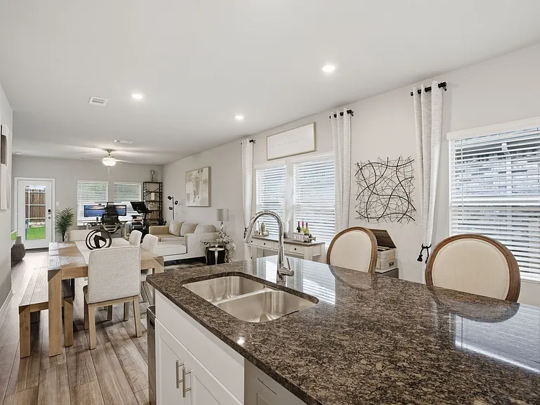 5005 Emerald Hill Dr — Photo 6