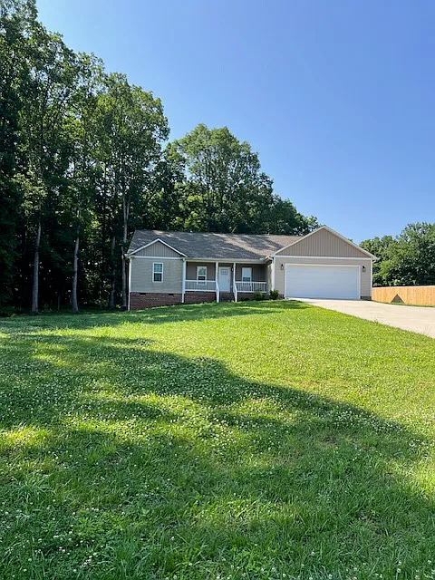 3 bed, 1642 sqft, $2,000 — Photo 1