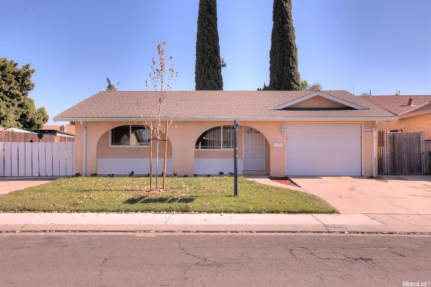 1748 Darwin Ave photo 1