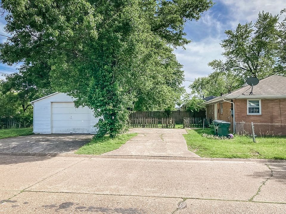 2nd image of 3901 Frederica St