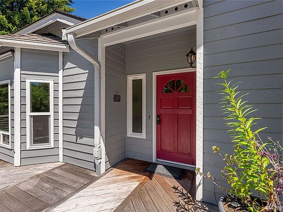 4th image of 8743 Sungate Pl NE