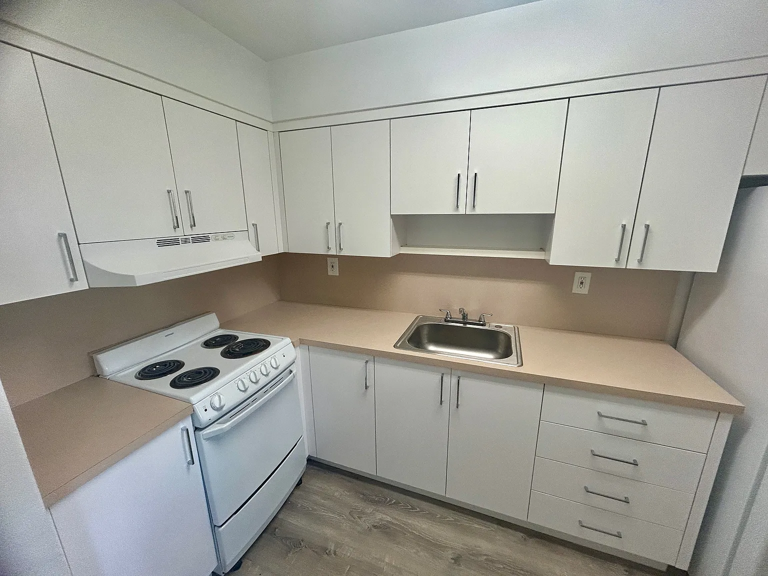 7624 Pembroke Rd — Photo 1