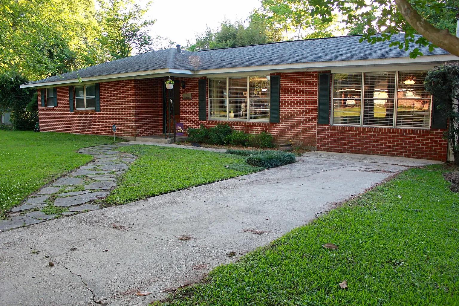 1345 Highland Park Dr — Photo 2