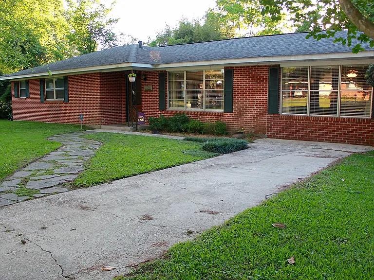 1345 Highland Park Dr — Photo 2
