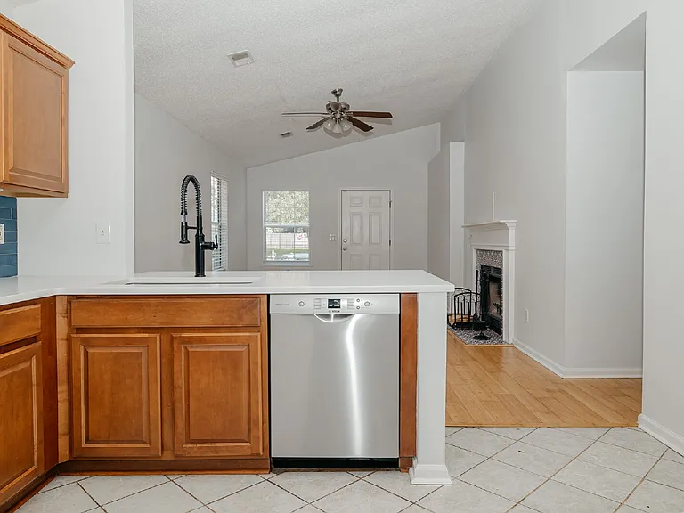 218 Lytham Ct — Photo 10