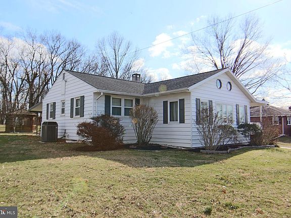 3rd image of 175 Crooked Hill Rd