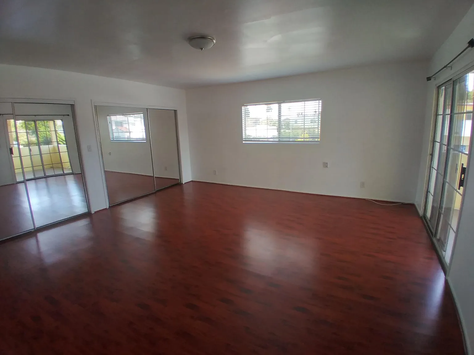 3 bed, 1.5 bath, 1500 sqft, $3,975 — Photo 2
