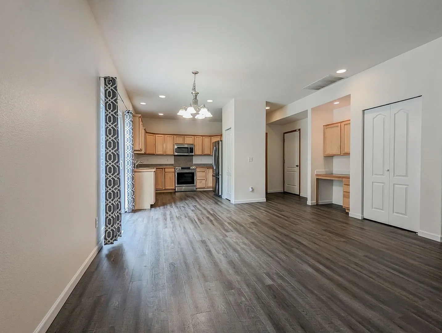 Beautiful updated 5bd/2.5ba home is move in ready! — Photo 3