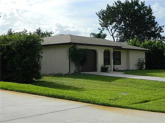 2nd image of 902 SE Streamlet Ave