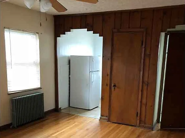 960 Ludlow Ave — Photo 2