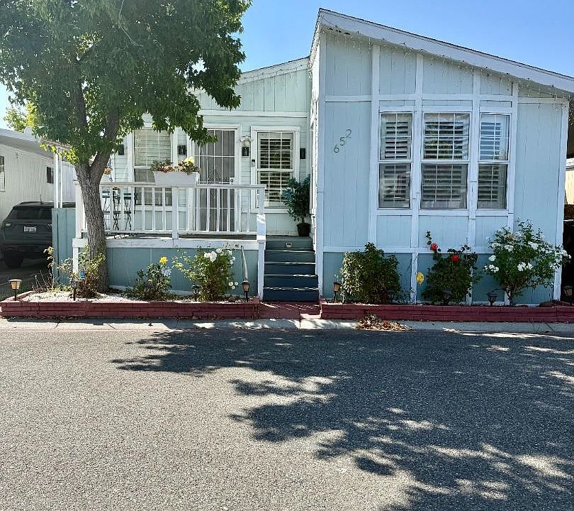 1st image of 652 Hermitage Way #652