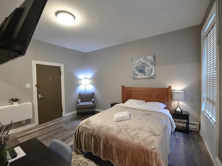 302 S 12th St #403 — Photo 13