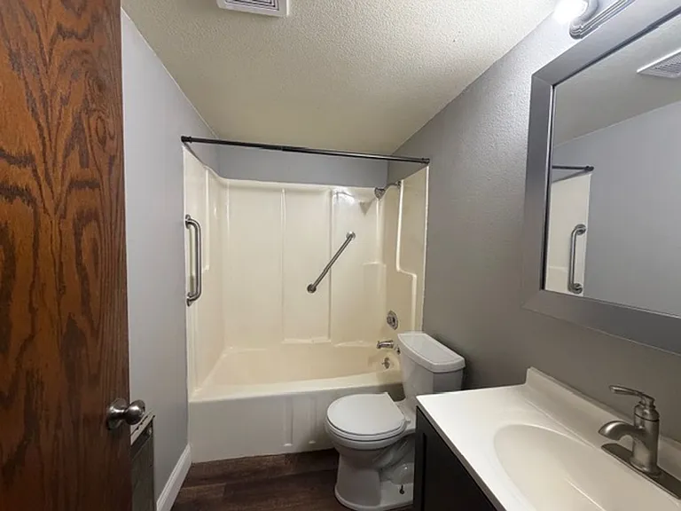 515 E Park Ave — Photo 10