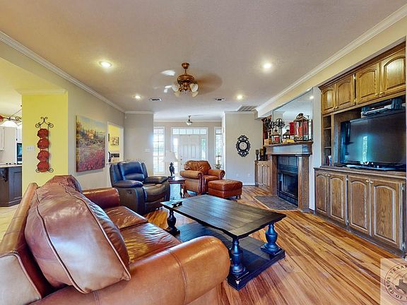 5th image of 6105 Lost Creek Dr