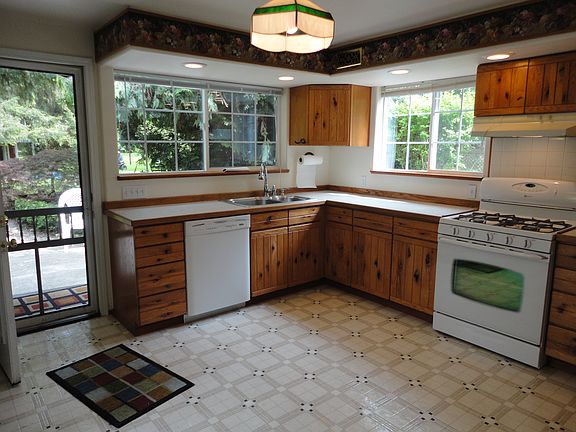 5th image of 318 220th Ave SE