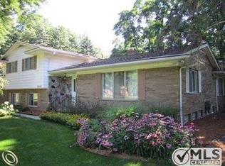 28526 Cumberland Dr, Farmington Hills, MI