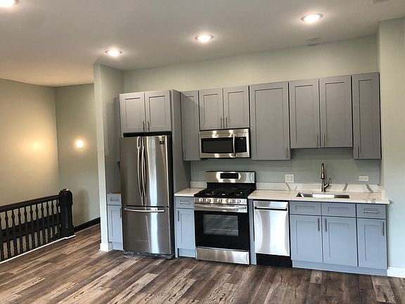 3rd image of 901 S Oakley Blvd Unit 2