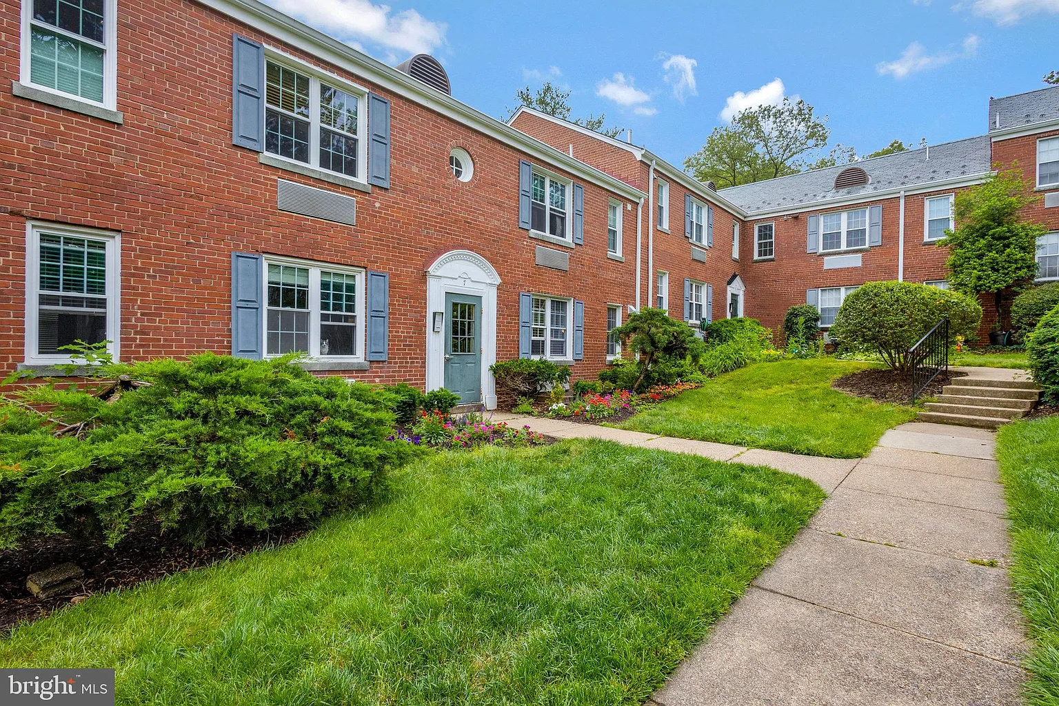 7 Auburn Ct APT D photo 1