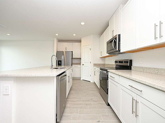 4th image of 2106 Rosewood Dr