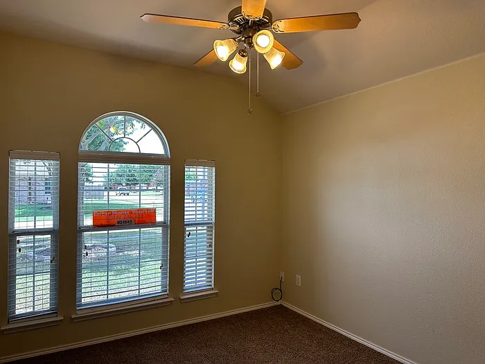 301 Meadow Lark Ln — Photo 3