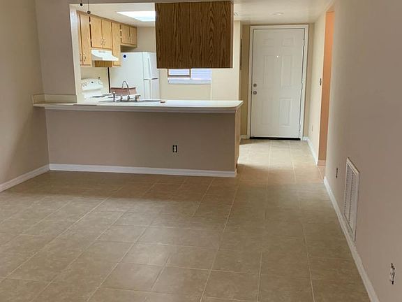 4th image of 1602 University Ln APT 1303