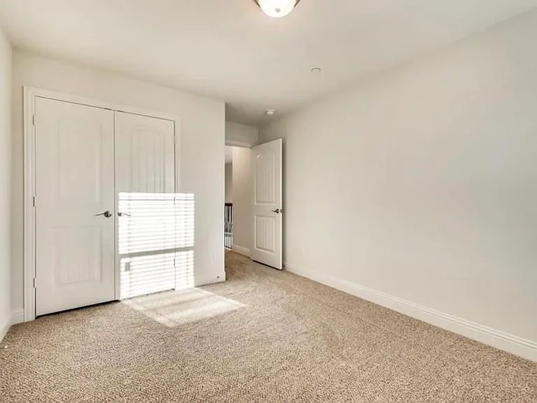 1231 Wiltshire Dr — Photo 3